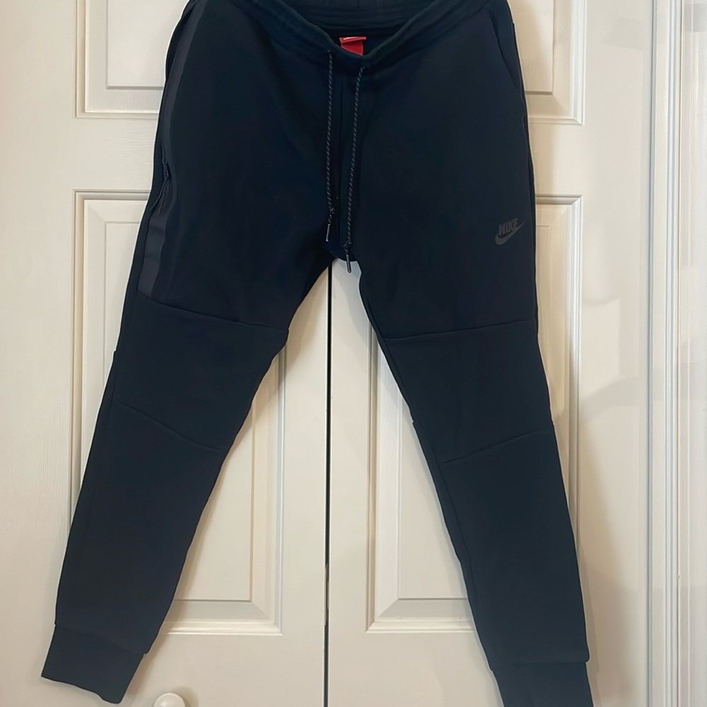 Nike Tech Fleece Pants size Large in Black